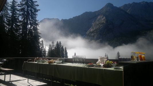 A 4-star hotel with hunting tradition at the Zugspitze